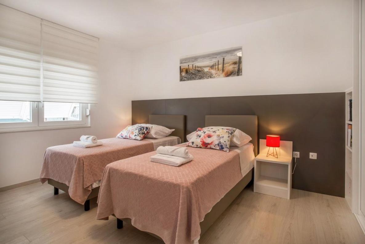 Ac Apartment With 2 Bedrooms And 2 Bathrooms-Free Private Parking สปลิท ภายนอก รูปภาพ