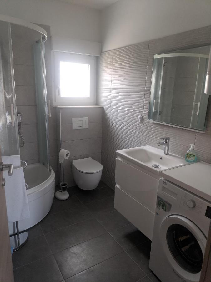 Ac Apartment With 2 Bedrooms And 2 Bathrooms-Free Private Parking สปลิท ภายนอก รูปภาพ